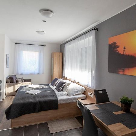 Horvath Apartman Fertőd Buitenkant foto