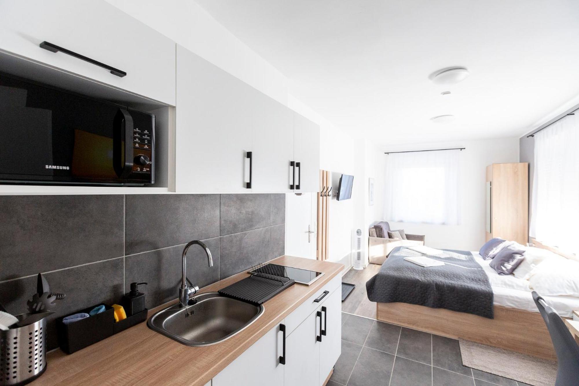 Horvath Apartman Fertőd Buitenkant foto