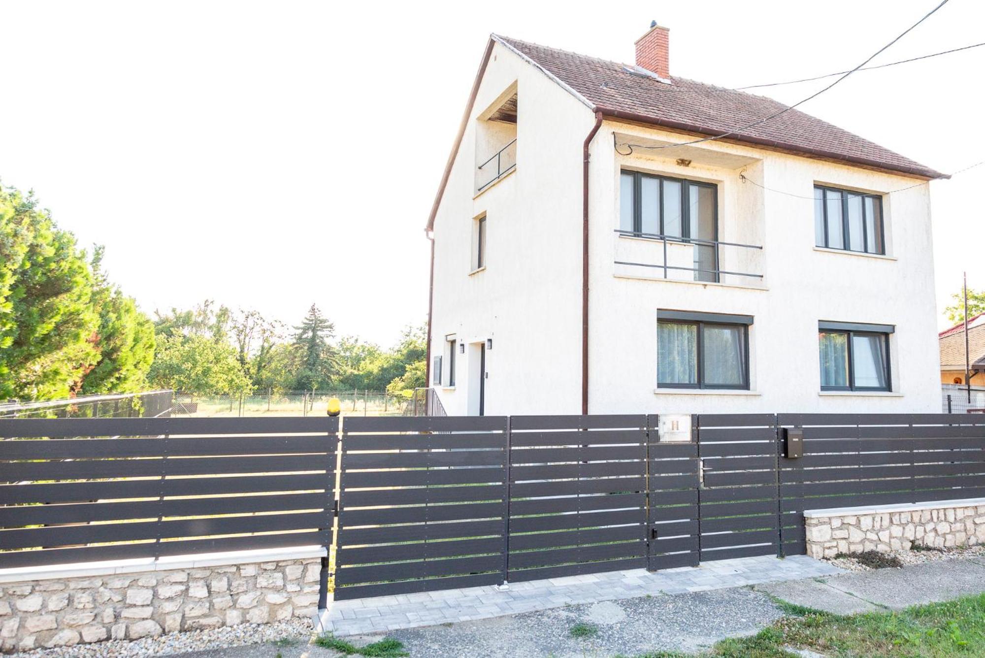 Horvath Apartman Fertőd Buitenkant foto