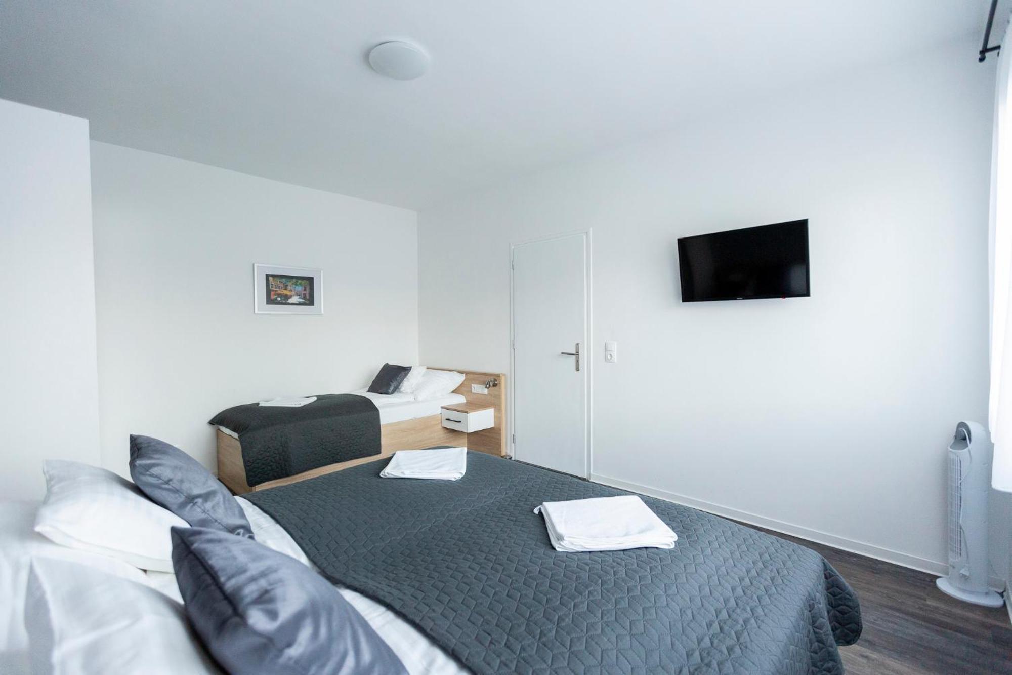 Horvath Apartman Fertőd Buitenkant foto