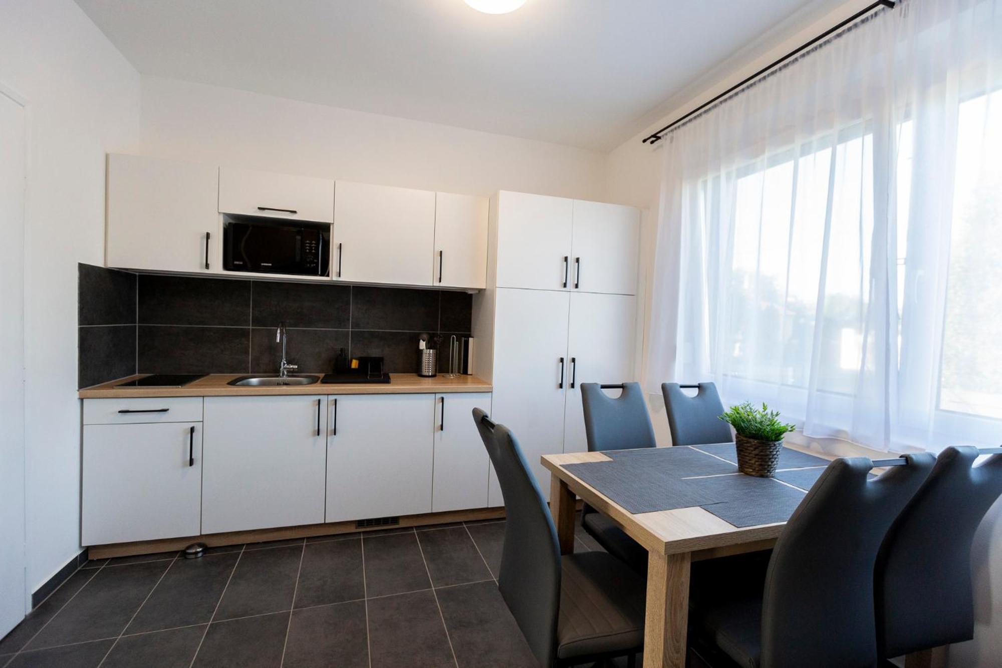 Horvath Apartman Fertőd Buitenkant foto